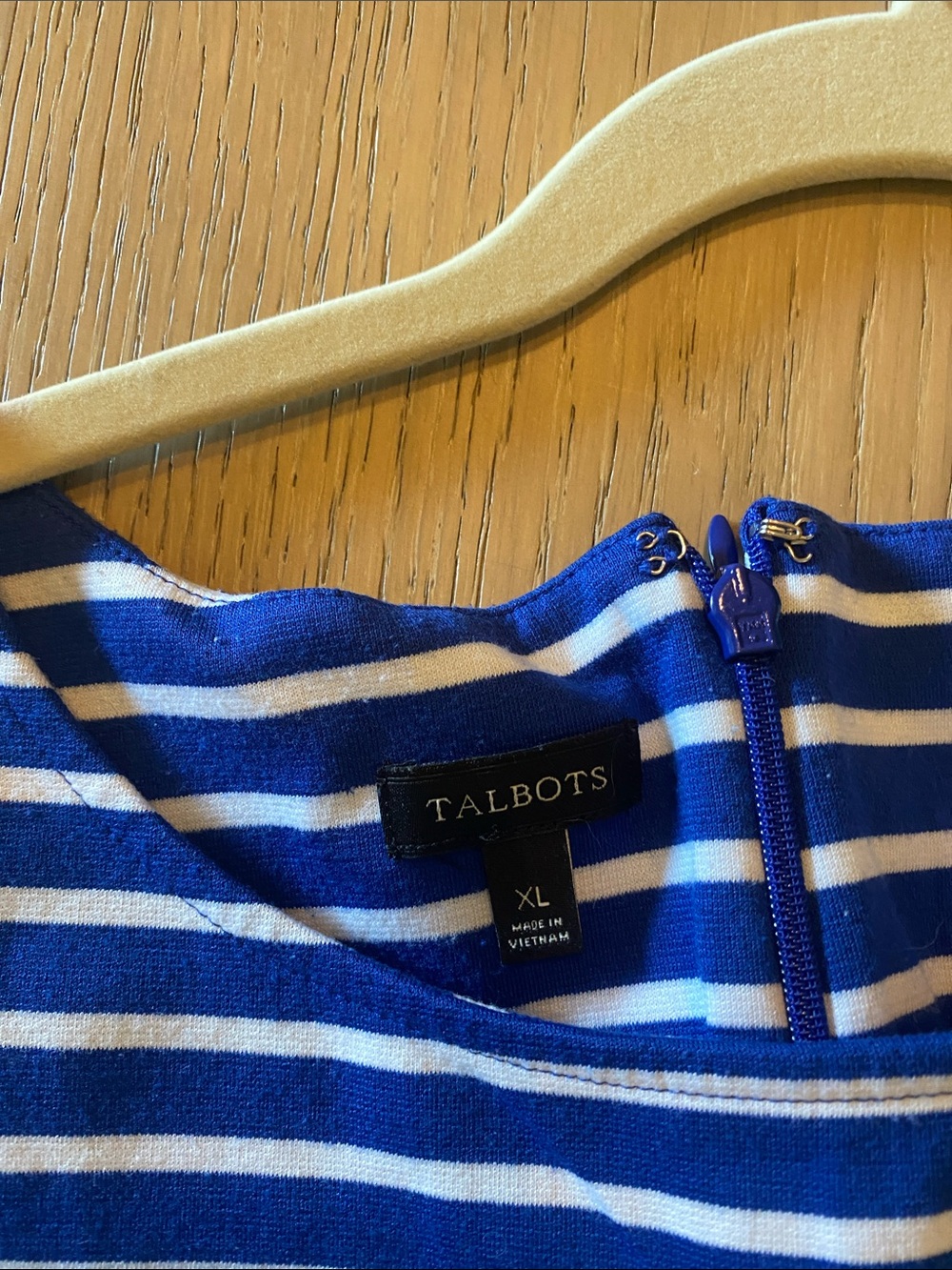 Talbots Blue and White Striped women's top neckline with zipper and clasp - Picture 2 of 6